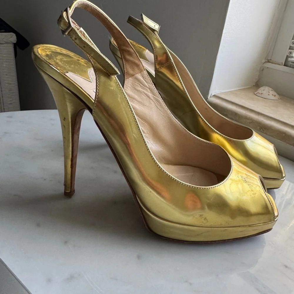 Jimmy Choo Gold High Heeled Slingback Pumps - Picture 5 of 7